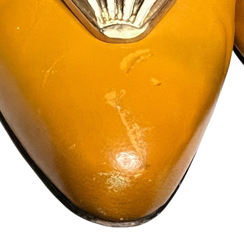 Vtg Mustard Yellow Leather Pumps Sz‎ 9.5 M Art Deco Shell Detail 2.5